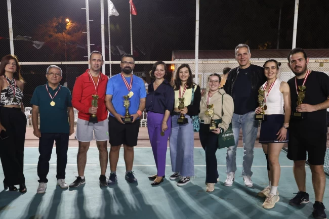 İzmir Karabağlar'da spor şenlikleri renkli geçti