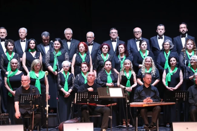 İzmit Belediyesi Türk Sanat Müziği Korosundan muhteşem konser
