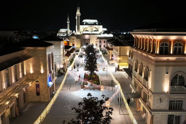 Konya şehir merkezi Kurban Bayramı öncesi ışıl ışıl oldu