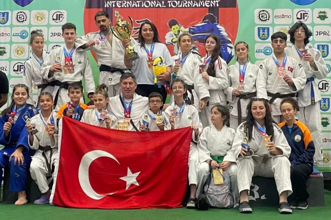 Bursa Osmangazili judoculardan tarihi başarı