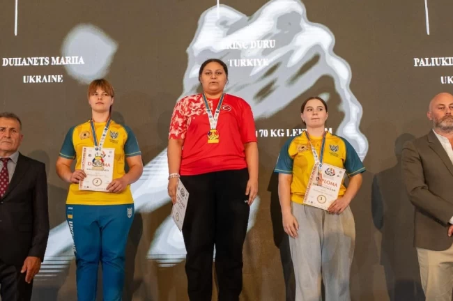 Bursa'nın gururu! Duru Erinç sağ ve sol kolda zirvede