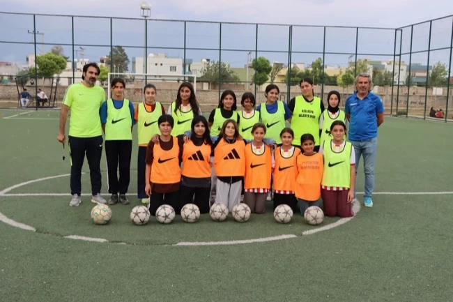 Mardinli genç kızlar sahada