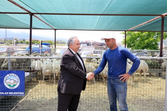 Kayseri Talas Belediyesi'nden kurban pazarına ziyaret
