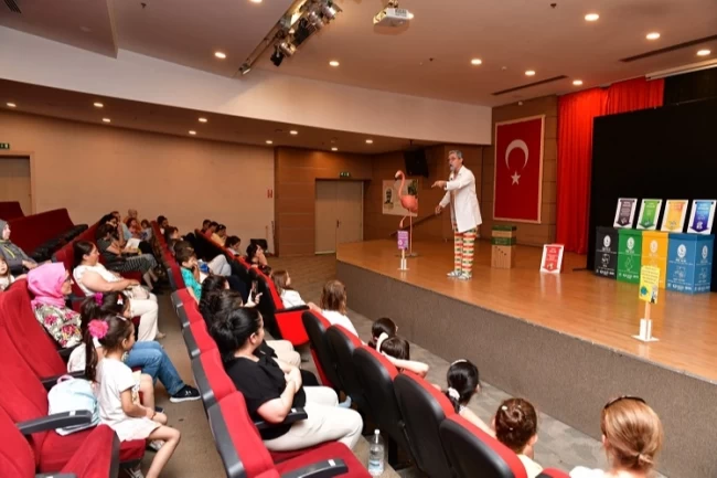 İzmir Çiğli'de çocuklara geri dönüşüm bilinci oyunla aşılandı