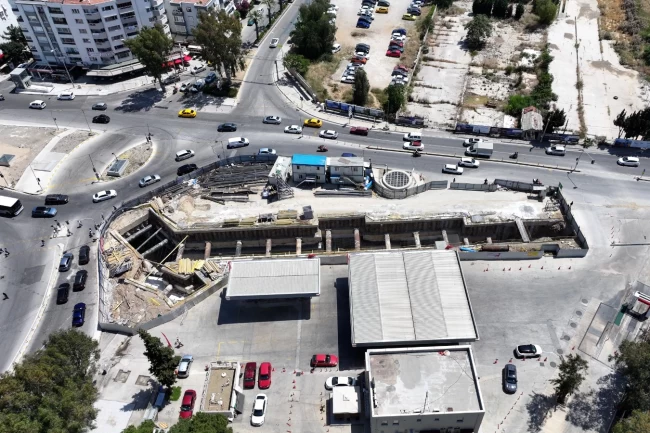 Hastane yolcuları için İzmir'de özel yaya tüneli