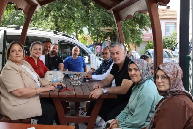 İzmit Belediyesi'nden kırsal mahallelere bayram ziyareti