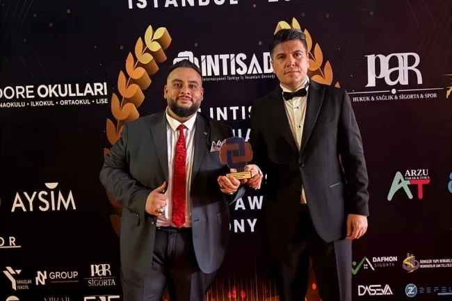 İş insanı Alioğlu'na İNTİSAD'dan başarı ödülü