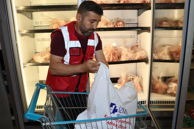 Kurban etleri İzmit'te ihtiyaç sahiplerine ulaştırıldı