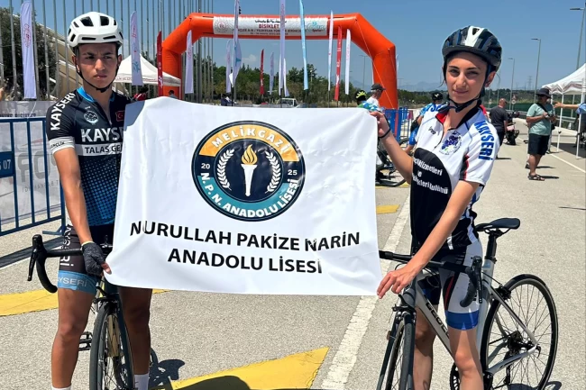 Kayseri'nin gururlandıran lise... Bisiklet ve voleybolda parladı