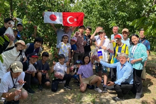 Denizli Büyükşehir'in kültür köprüsü kirazla kuruldu