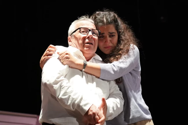 Ayvalık Belediye Tiyatrosu'na üç dalda ödül