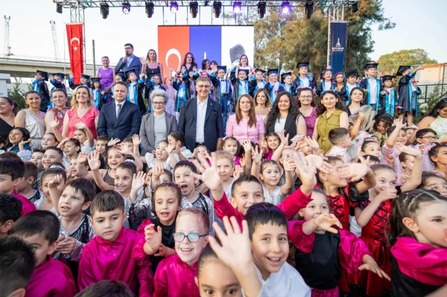 Yuvamız İzmir'de mezuniyet coşkusu