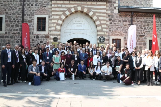 "Oku-Yorum Yazı-Yorum" projesiyle gençler mirası geleceğe taşıyor