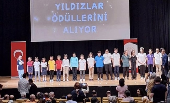 Karadeniz Ereğli’de “Yıldızlar Ödüllerini Alıyor” Töreni Coşkuyla Gerçekleştirildi