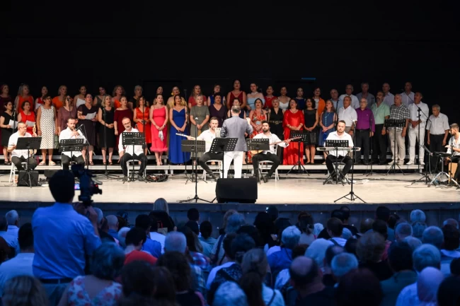 İzmir Bornova'da coşku dolu türkü gecesi