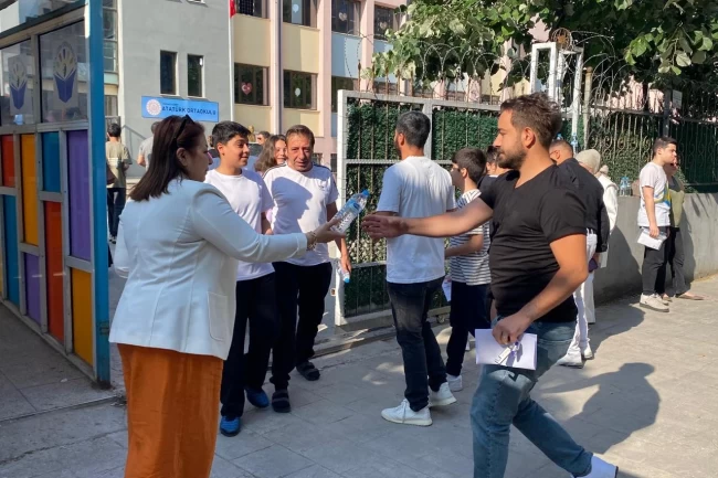 İzmit Belediyesi, LGS günü öğrencileri yalnız bırakmadı