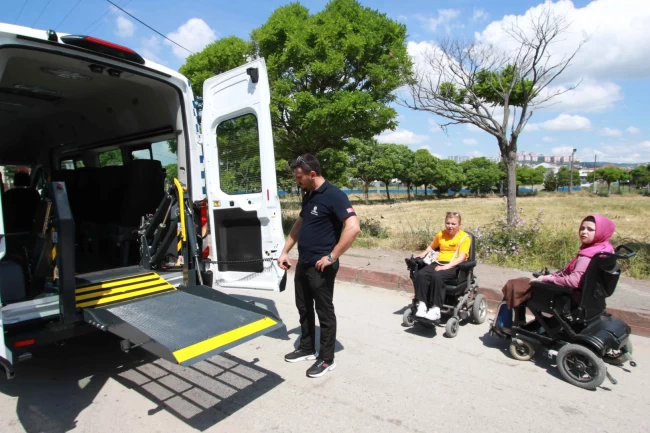 Bir rampa, iki hayat; "Engelsiz Taksi" umut oluyor