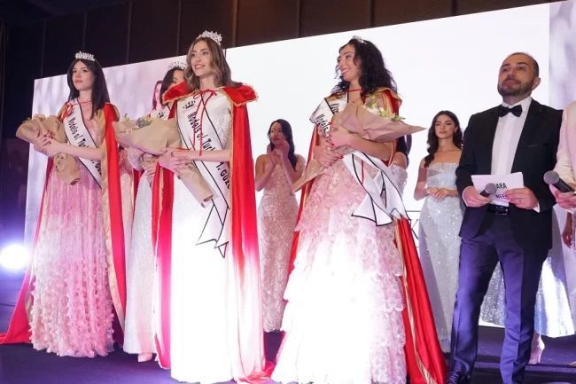 Models of Turkey 2025'in birincisi Sude Koşar oldu