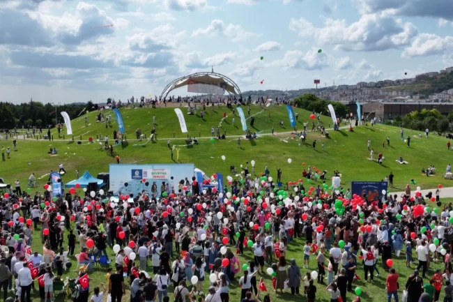 Kocaeli'de uçurtmalar gökyüzünü sardı