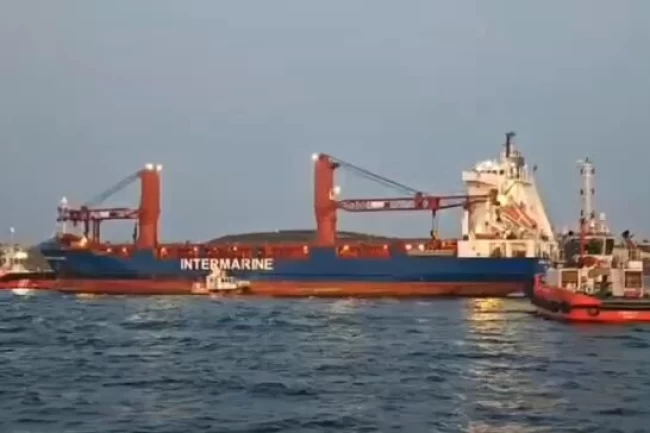 Çanakkale Boğazı'nda yangın paniği! Boğaz trafiği yeniden açıldı