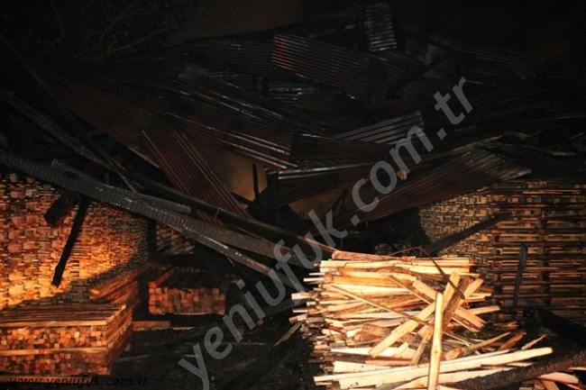 KERESTE FABRİKASI ALEV ALEV YANDI