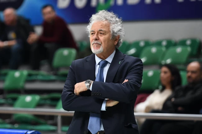 Tofaş'ta Başantrenör Cem Akdağ ile yol ayrılığı