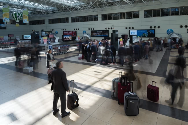 Antalya Havalimanı'nda asma tavan çöktü: 1 hafif yaralı!