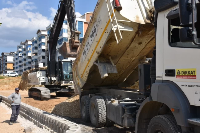 Bursa Gemlik'te yol açma çalışmaları hız kesmeden sürüyor