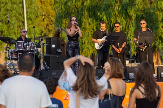 İzmirliler "Yaza Merhaba" dedi