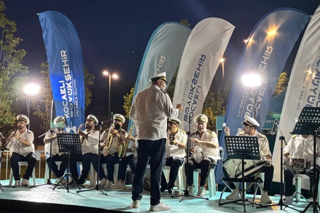 Kocaeli'de Derince Sağlıklı Yaşam Parkı'nda müzik dolu akşam