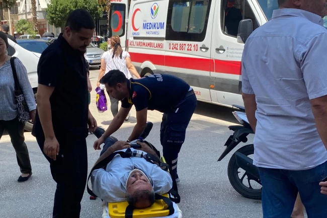 Kumluca'da küçük çocuğa motosiklet çarptı!