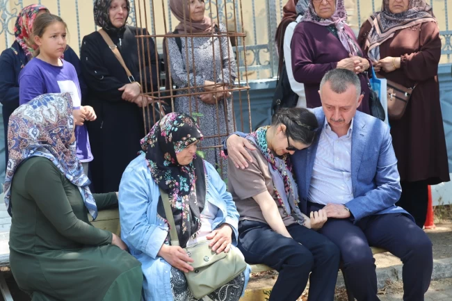 Kocaeli'de Başkan Büyükakın, Gülşah'ı acı gününde yalnız bırakmadı