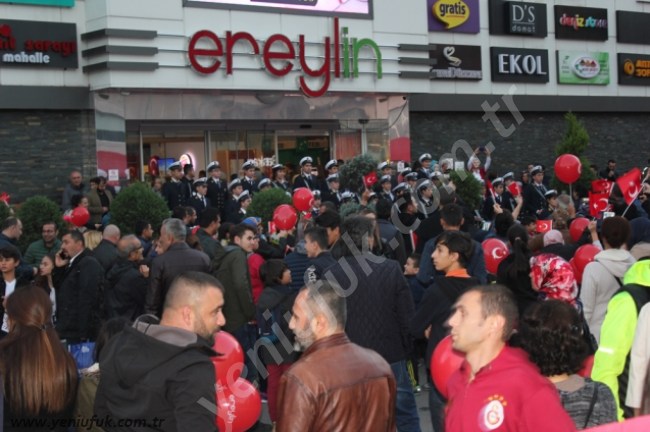 EREYLİN AVM'DEN CUMHURİYET COŞKUSU..