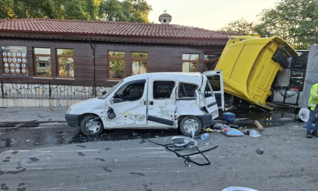 Yaşlılar ve Gençler evine tır girdi