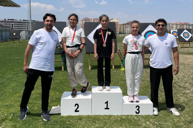 Konya Meramlı okçulardan hedef tam isabet