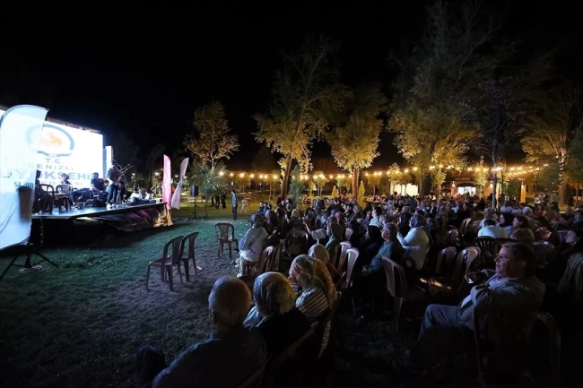 "Yaz Konserleri" Çivril'de başladı, sinema keyfiyle renklendi