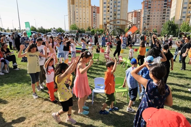 Kayseri Talas Belediyesi'nden çocuklara karne hediyesi