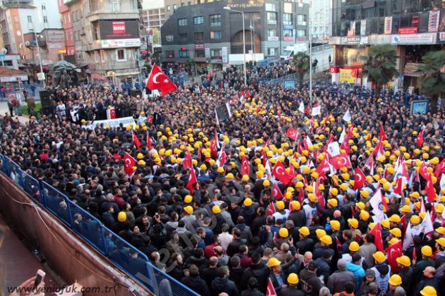BİNLERCE İŞÇİDEN ÖZELLEŞTİRME İSYANI!.
