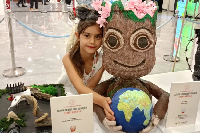Bucalı ilkokul öğrencisine 'sıfır atık' Türkiye ödülü kazandırdı