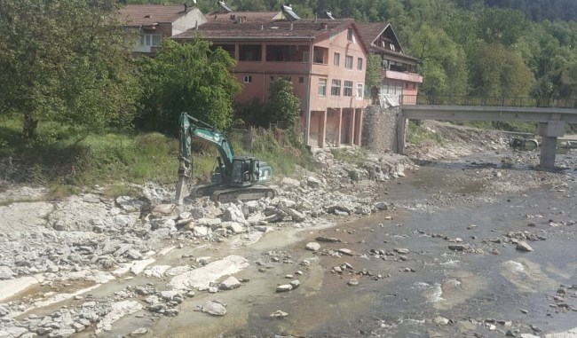 Çaylıoğlu Kızlar deresi ıslah ediliyor