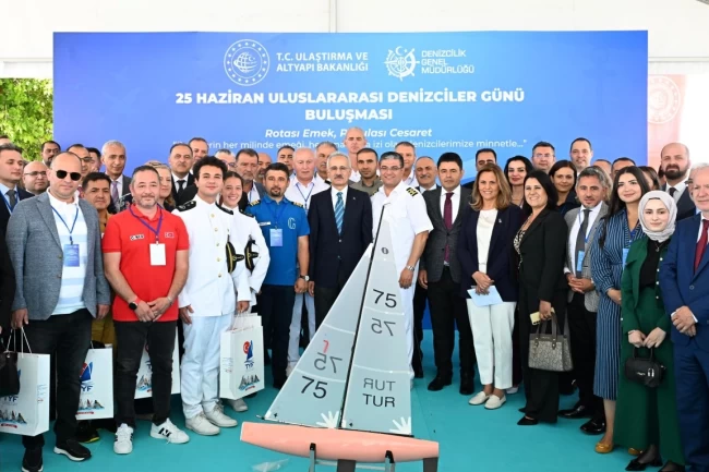 Bakan Uraloğlu: Denizcilik, küresel ticaretin can damarı