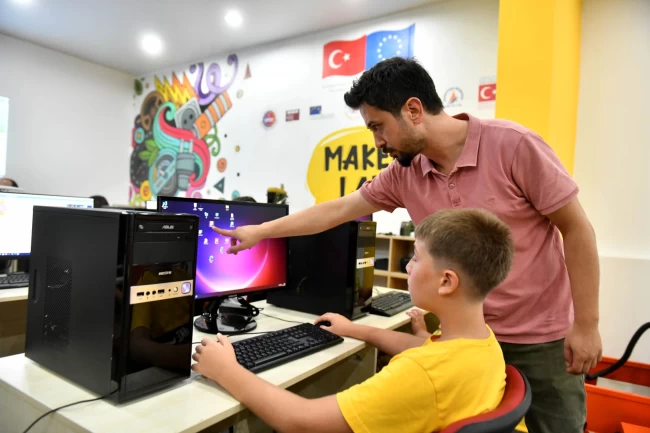 Antalya'da çocuklara geleceği kodlayan eğitim