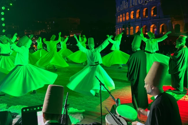 Mevlana'nın evrensel çağrısı Kolezyum'da yankılandı