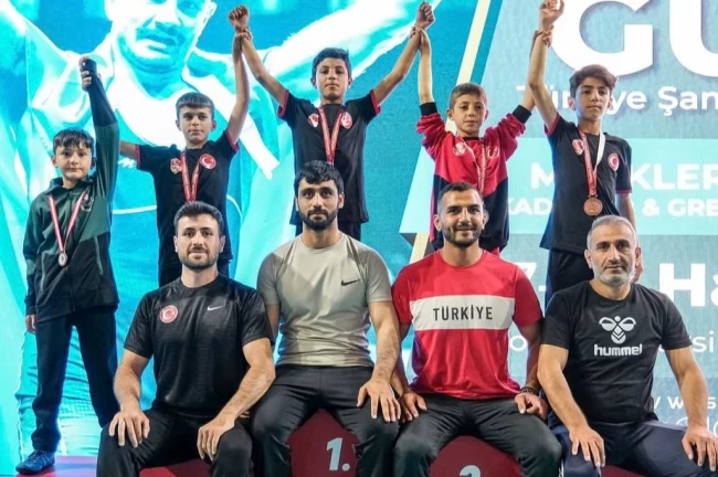 Konya Karatay'ın güreşçilerinden Türkiye Şampiyonası'nda büyük başarı