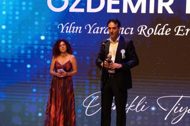 İzmir Şehir Tiyatroları'na anlamlı ödül