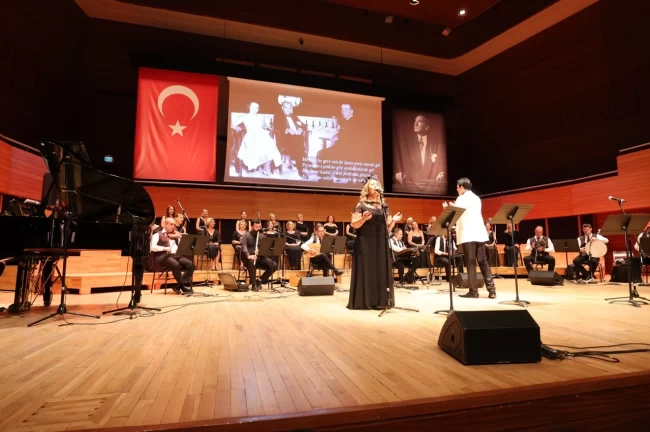 "Cumhuriyetin Divası" Müzeyyen Senar konserle anıldı
