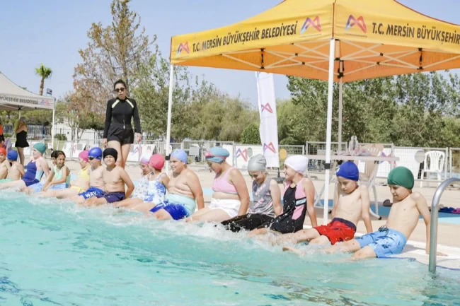Mersin Büyükşehir Belediyesi'nin yüzme kursları başladı