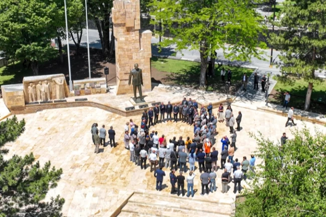Sivas'ta Atatürk Anıtı yeni yüzüyle halkla buluştu