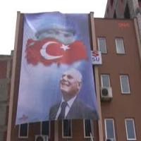 Haberal'ın afişleri asılmaya başlandı