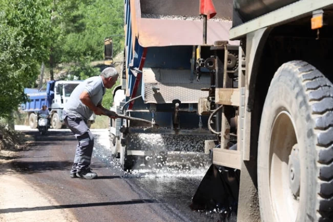 Antalya'da Kaş Beldibi ve Sütleğen Grup Yolu asfaltlanıyor